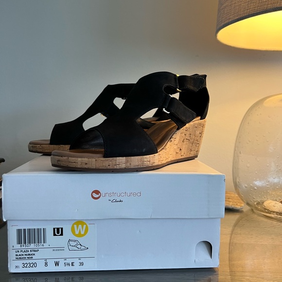 NWT -Clarks Unstructured Black 8 W Width with Box. With Cork bottom for comfort - Picture 2 of 4